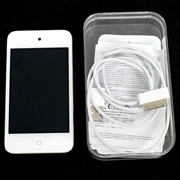 iPod Touch 4th Gen 16 GB White - Incredibly Good Condition on Back - @LOOK@ - Picture 5 of 6